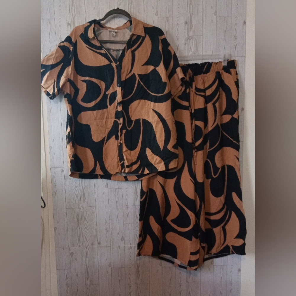 Ava & Viv Abstract Print 2 Piece Set Button Up Wide Leg Capri Women's Size XXL